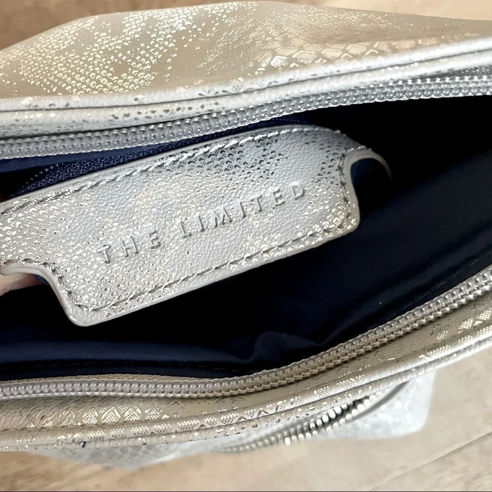 🌺 The Limited Metallic Snake Print Silver Faux Leather Foldover Clutch